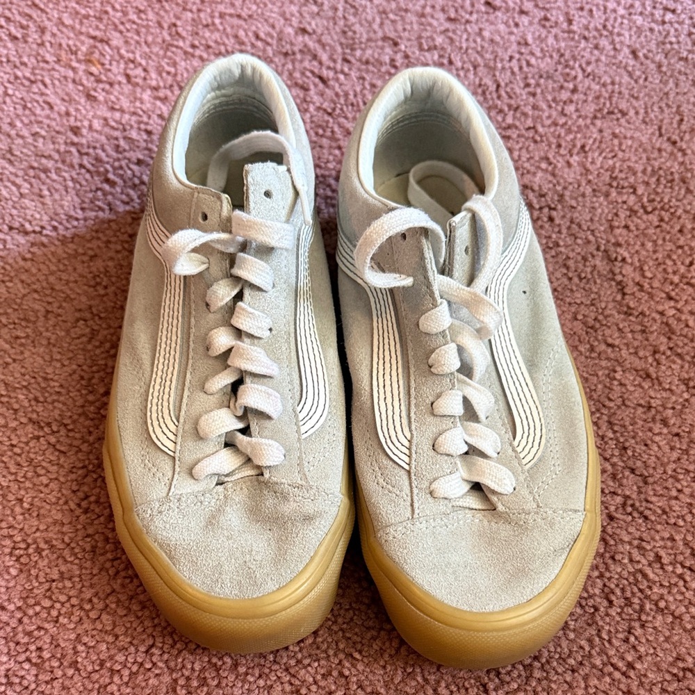 Vans Suede Sneakers in Light Beige with Gum Sole